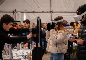 Ikasenpresa gente vistiendo gafas vr en ikasenpresa